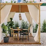 Mangai - 2 Bedrooms, Terrace, Parking In Arroios
