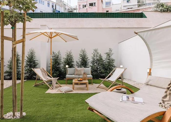 Mangai - 2 Bedrooms, Terrace, Parking In Arroios