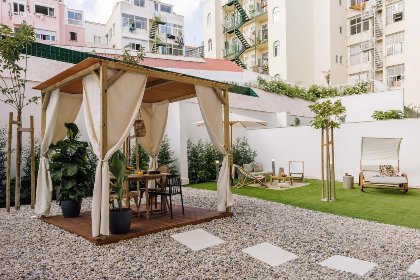 Mangai - 2 Bedrooms, Terrace, Parking In Arroios